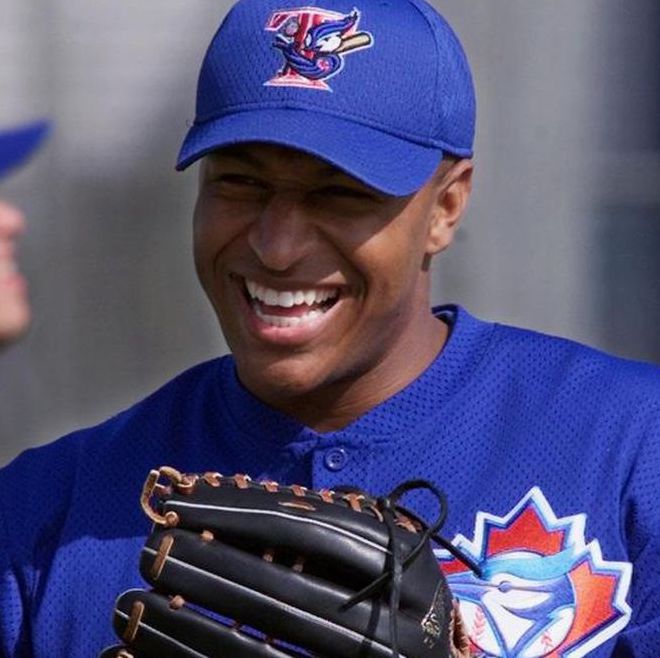 Toronto Blue Jays center fielder Vernon Wells makes a running